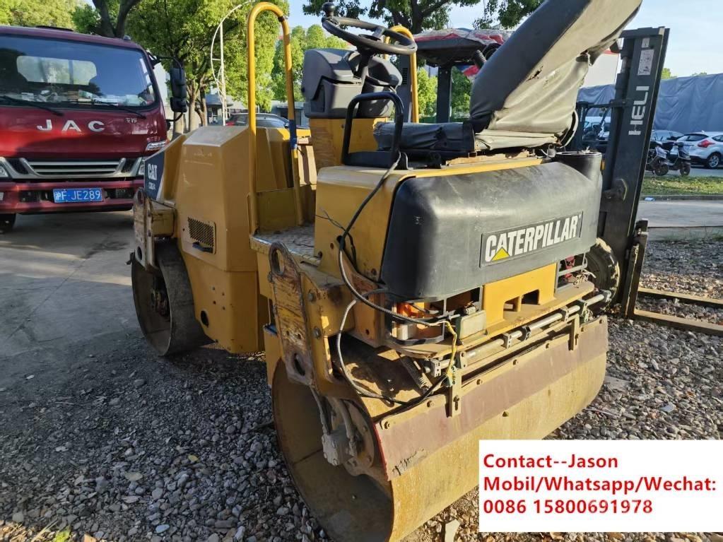 CAT CB 24 双轮压路机