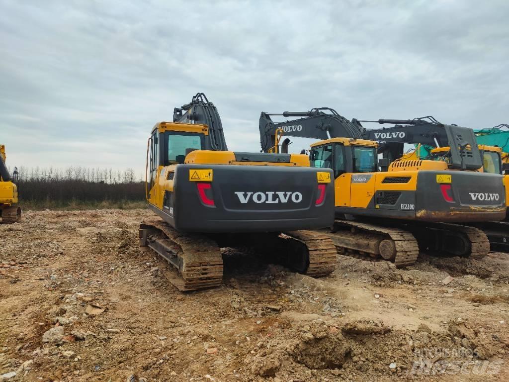 Volvo EC220D 履带挖掘机