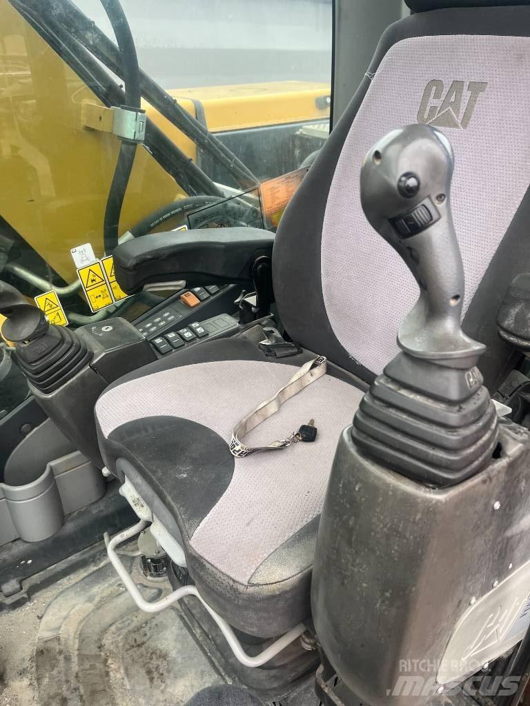 CAT 313 D 轮式挖掘机