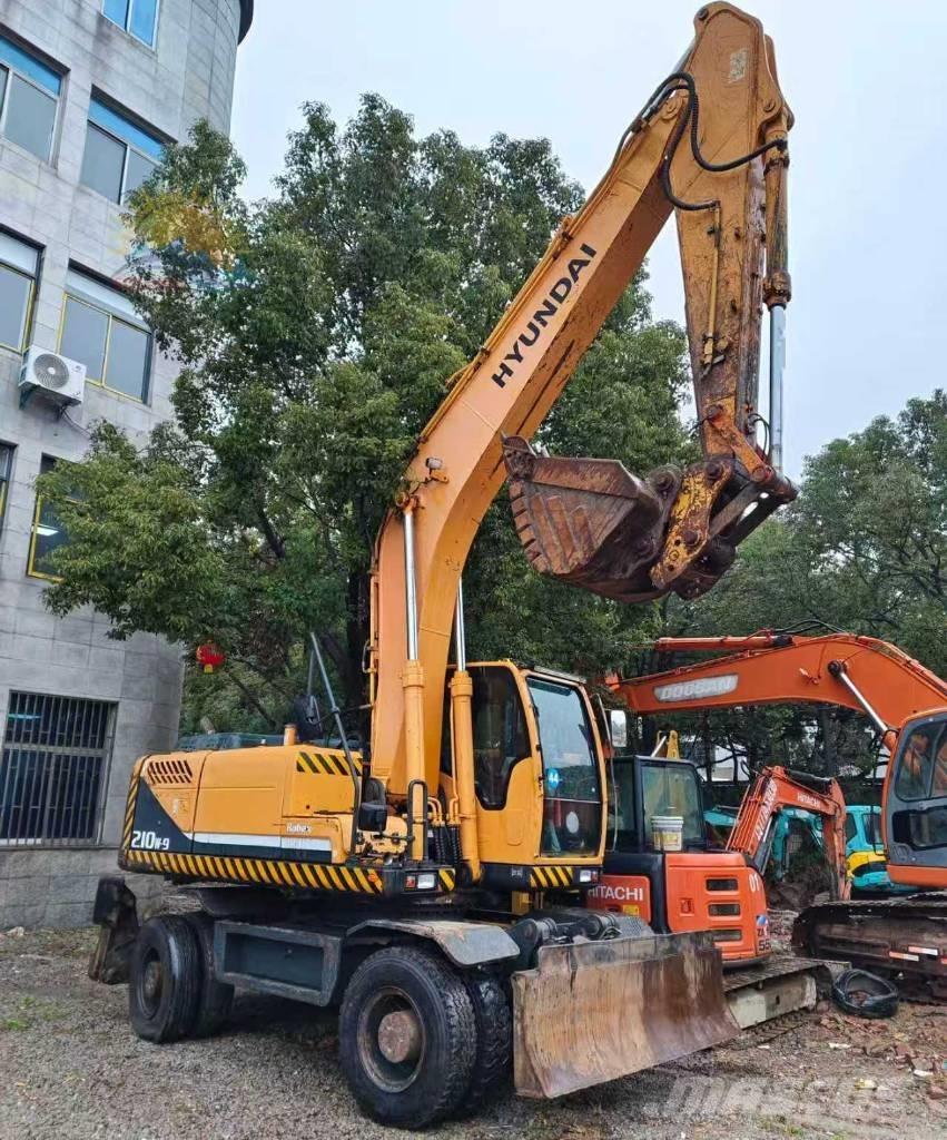 Hyundai r210w-9 轮式挖掘机