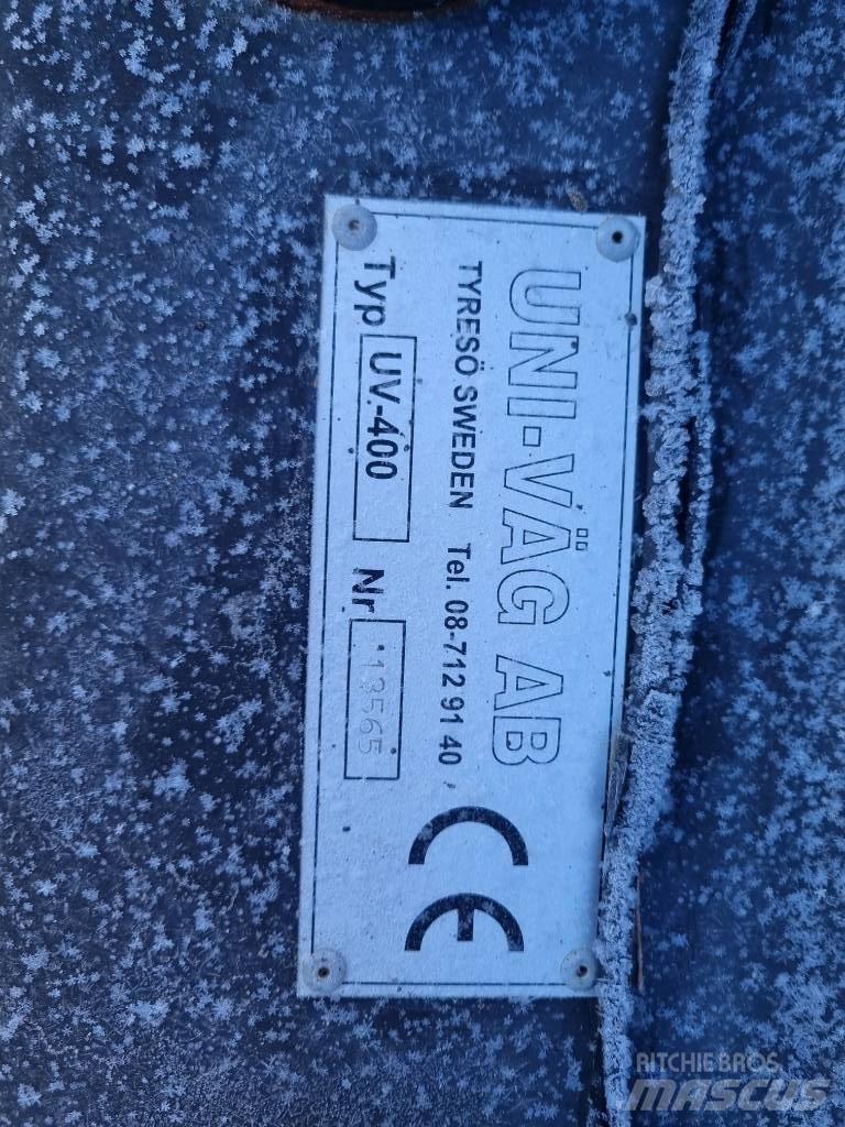 Uni-väg UV-400 铲雪车