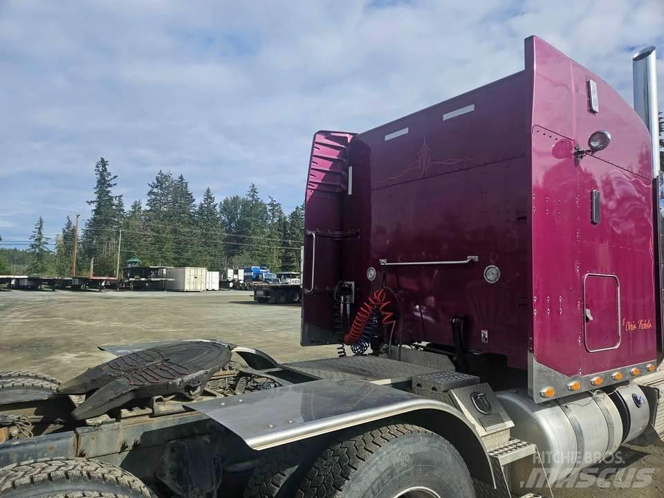 Peterbilt 388 牵引车
