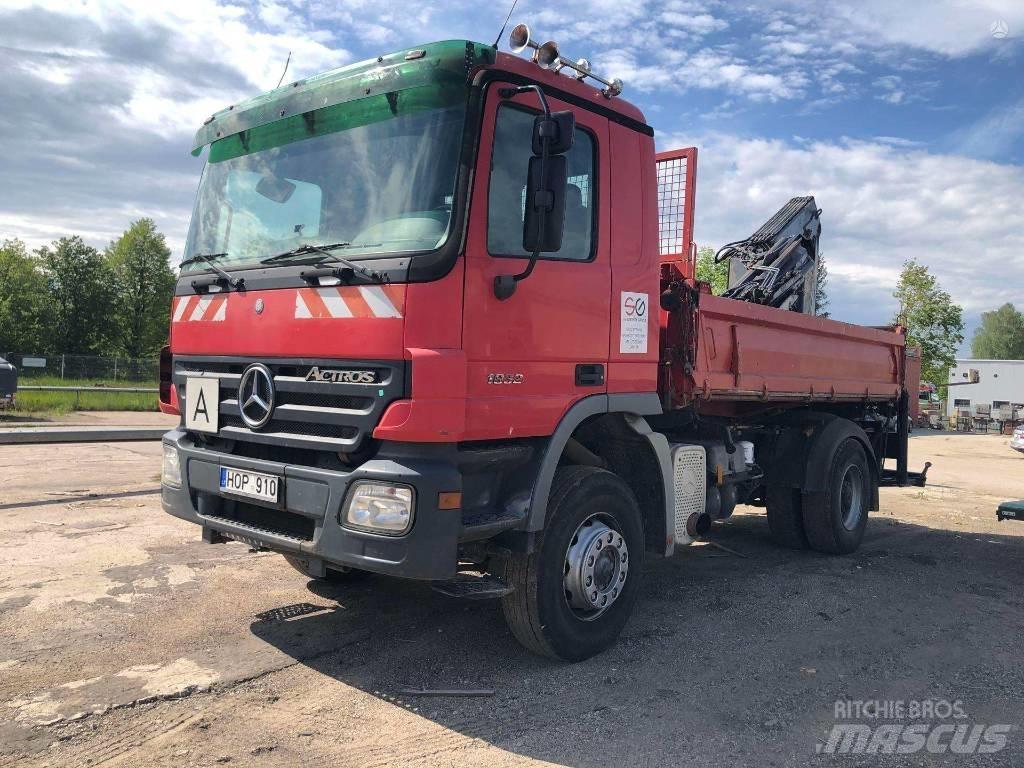 Mercedes-Benz 1832 起重车