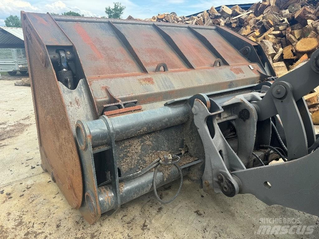 Volvo L 90 H 轮式装载机