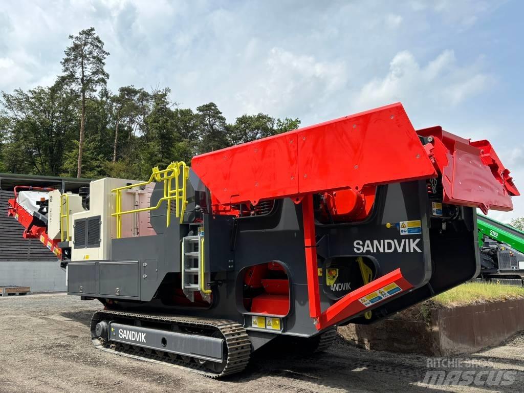 Sandvik QJ 241 移动式破碎机