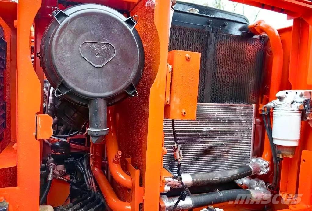 Doosan DX 140 履带挖掘机