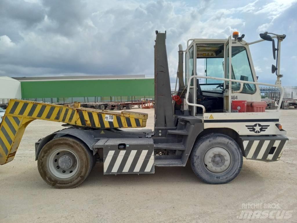 Terberg YT222 码头牵引车