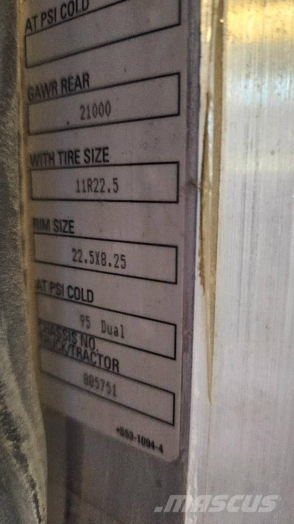 Peterbilt PB335 油罐车