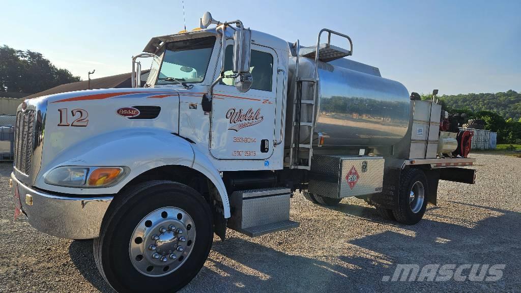 Peterbilt PB335 油罐车