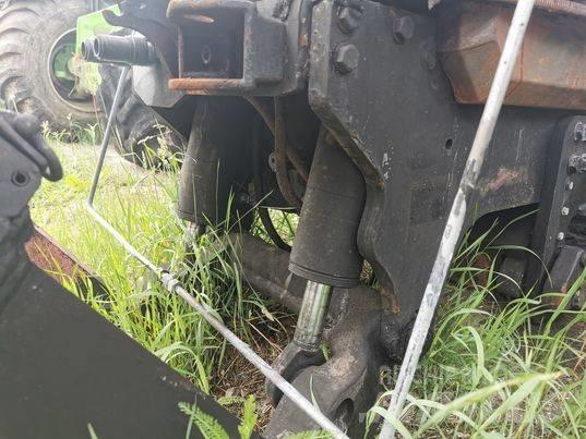 Valtra T 151 WOM 吊杆和铲斗
