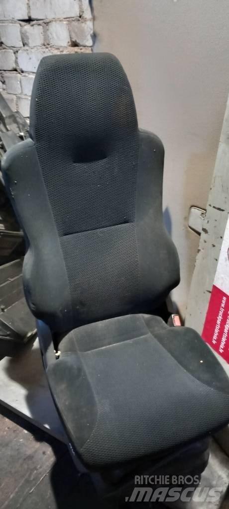 MAN TGX.    81623076414 驾驶室与内部
