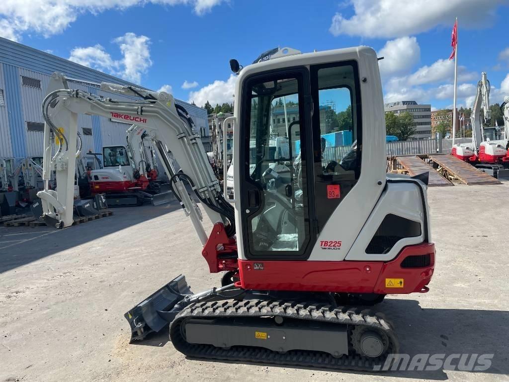 Takeuchi TB 225 小型挖掘机