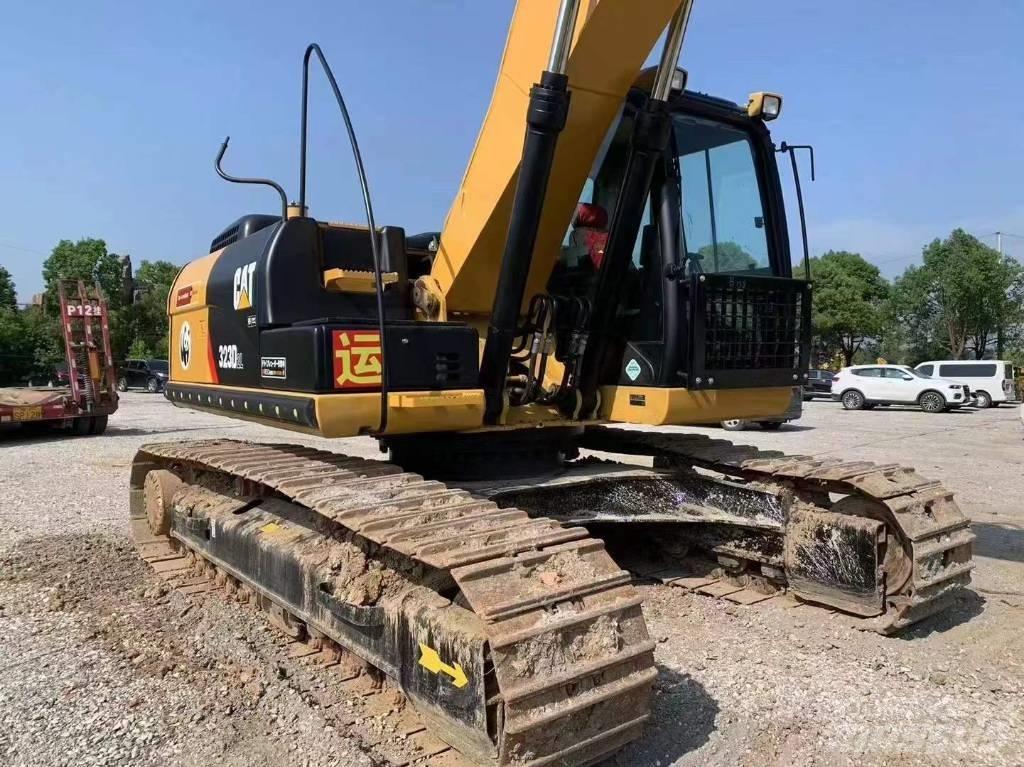 CAT 323 D 履带挖掘机