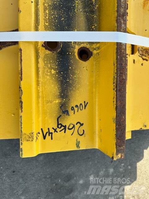 Komatsu d 85 plate 履带、链条和底盘