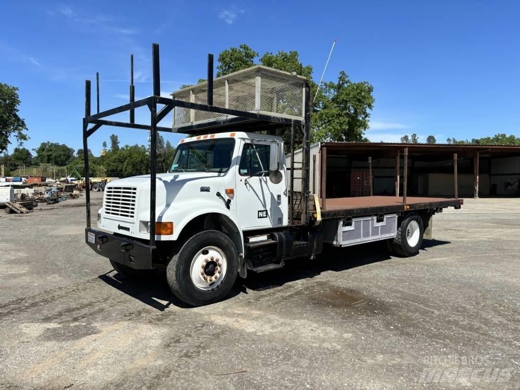 International 4900 平板栏板货车