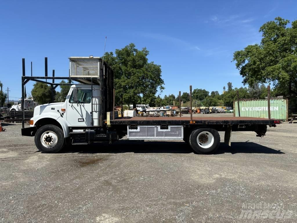 International 4900 平板栏板货车