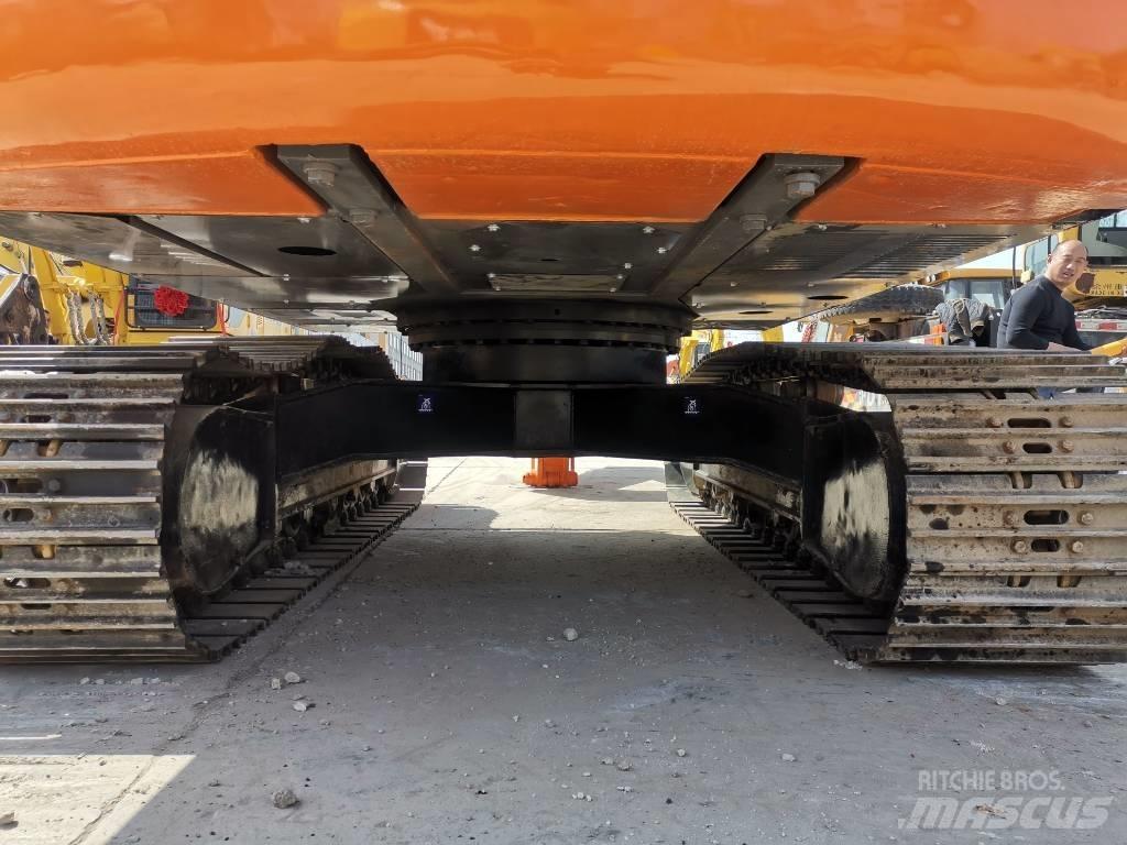 Hitachi ZX 200 履带挖掘机