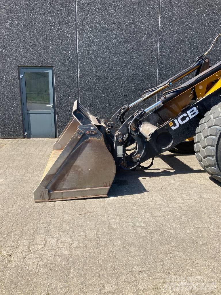 JCB 437 HT HL 轮式装载机
