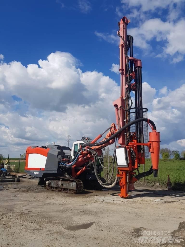 Sandvik DI 550 钻孔机