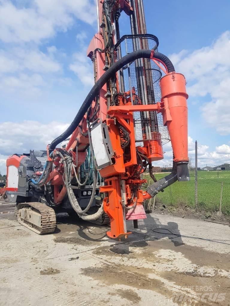 Sandvik DI 550 钻孔机