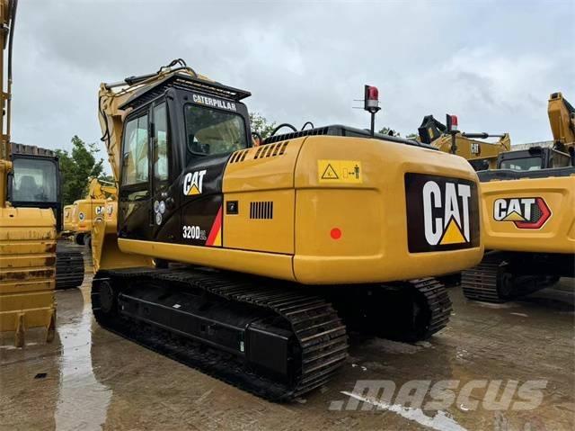 CAT 320 D2L 履带挖掘机
