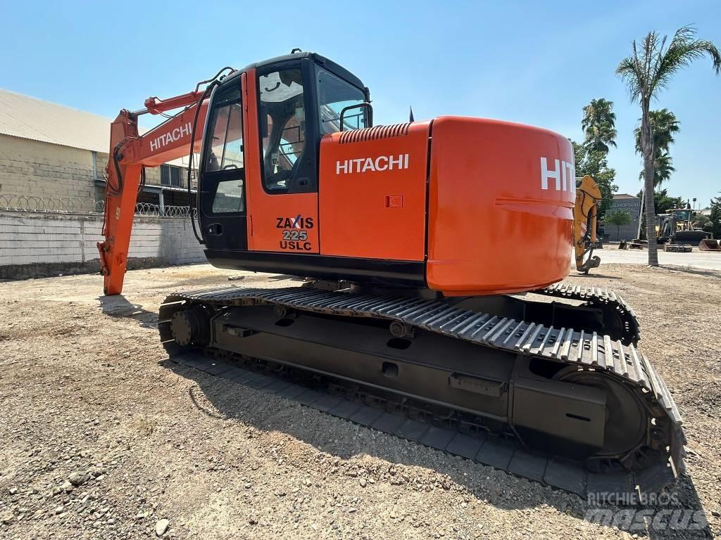 Hitachi ZX 225 履带挖掘机
