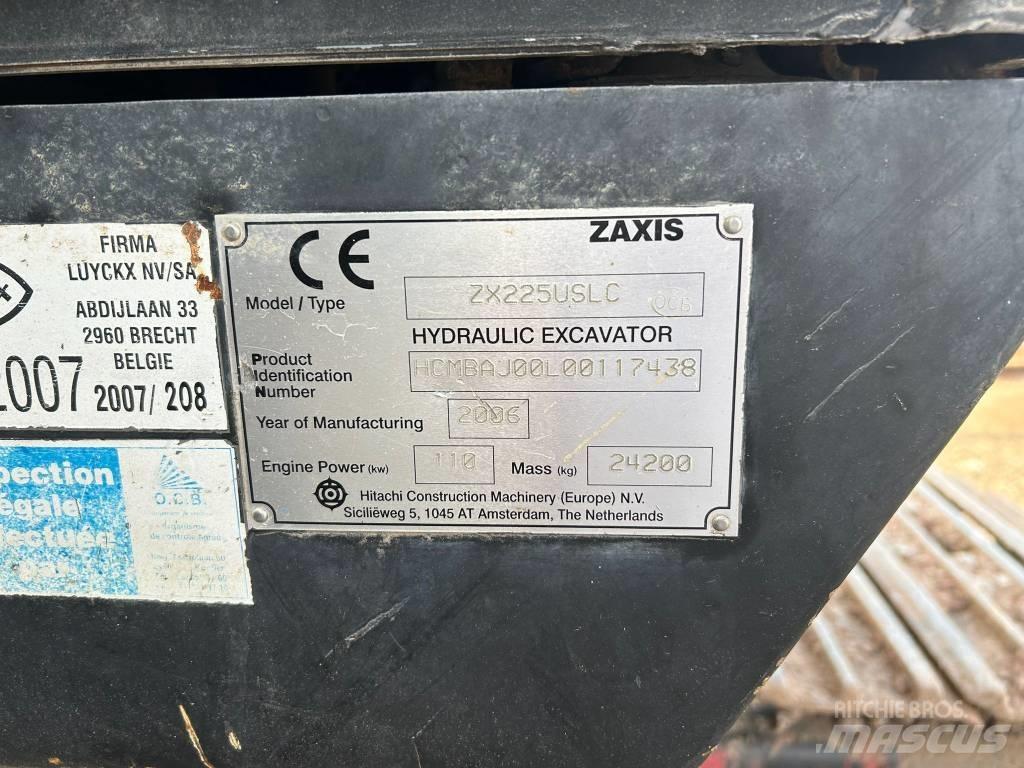 Hitachi ZX 225 履带挖掘机