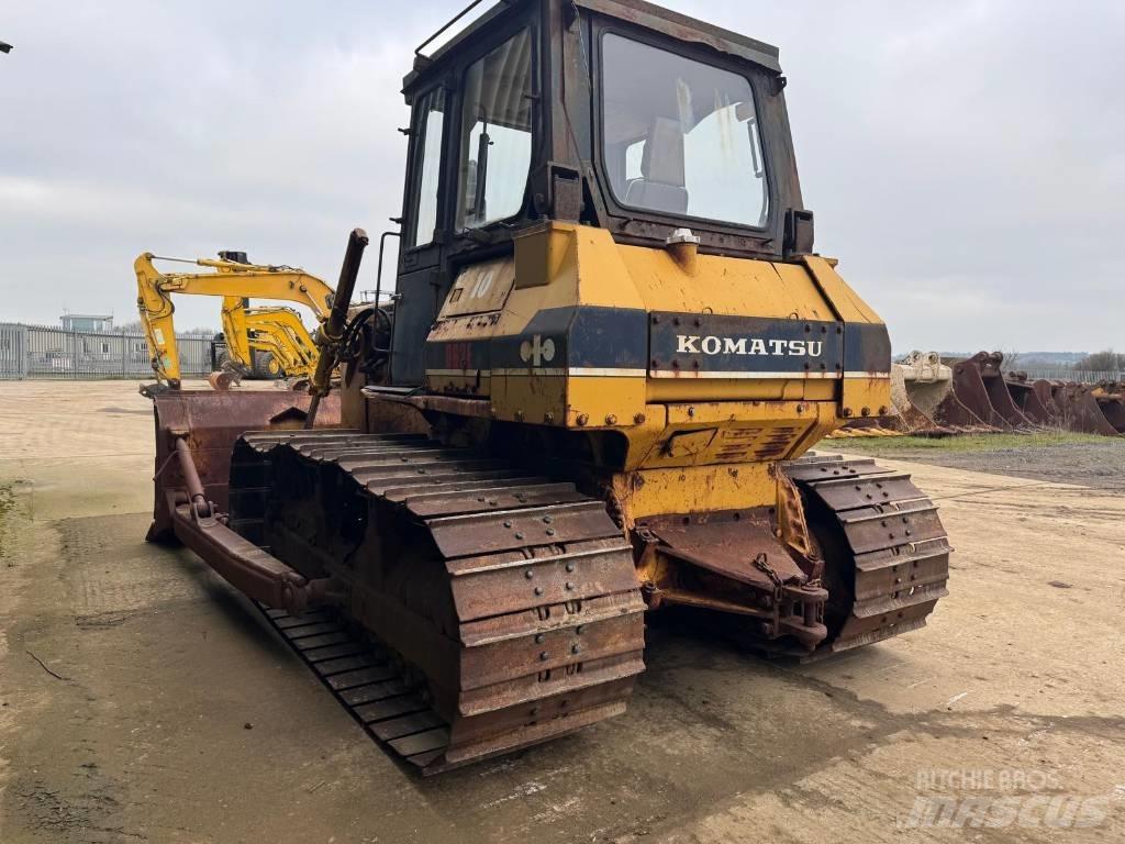 Komatsu D63E-1 履带式推土机