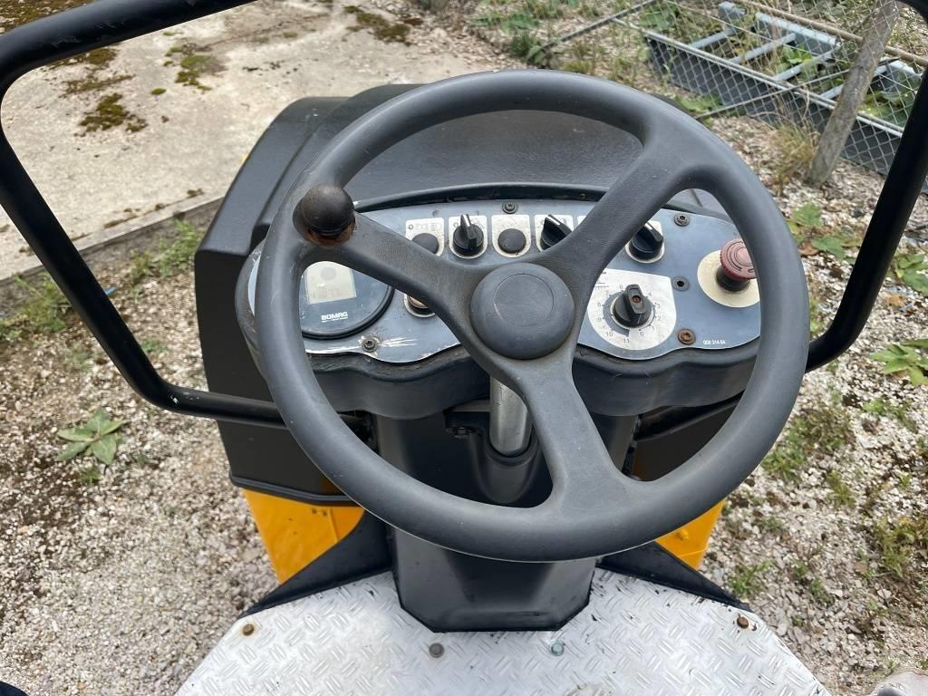 Bomag BW 120 AD-4 双轮压路机