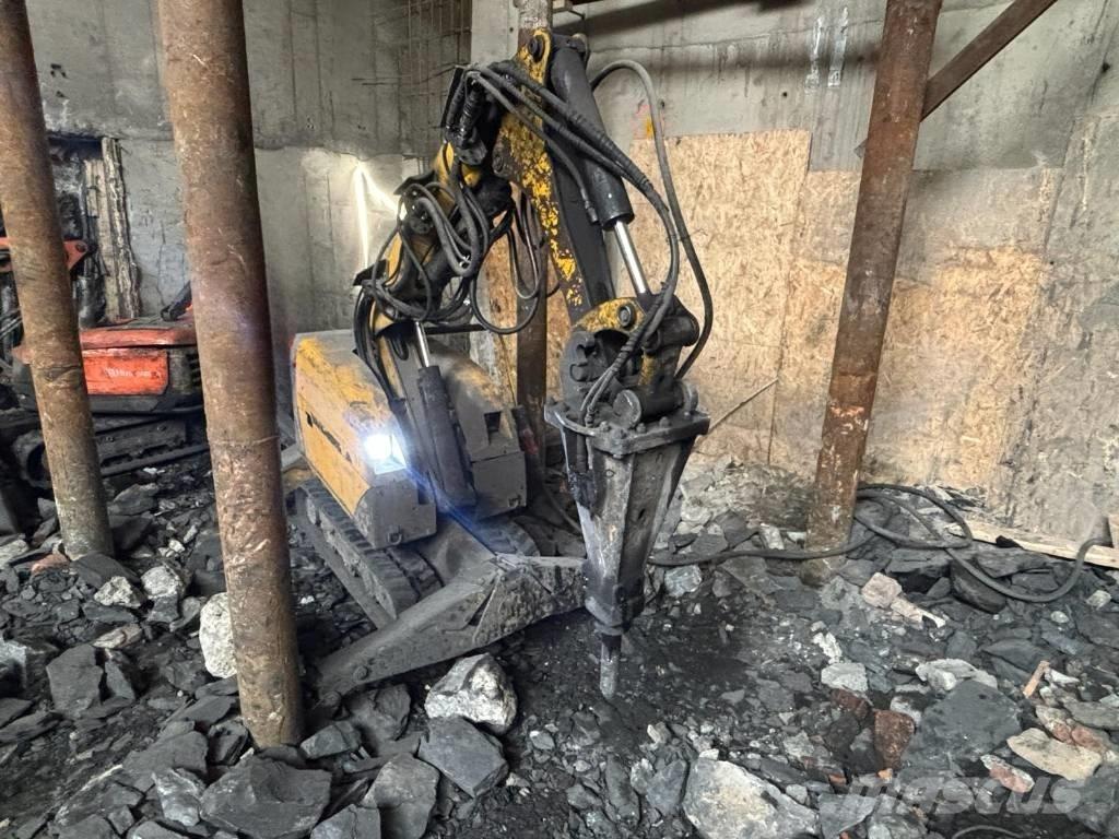 Brokk 180 组装挖掘机