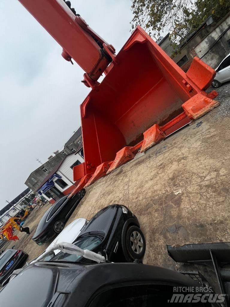 Hitachi ZX 70 中型挖掘机