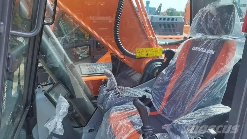 Develon DX 360LCA-7B 履带挖掘机