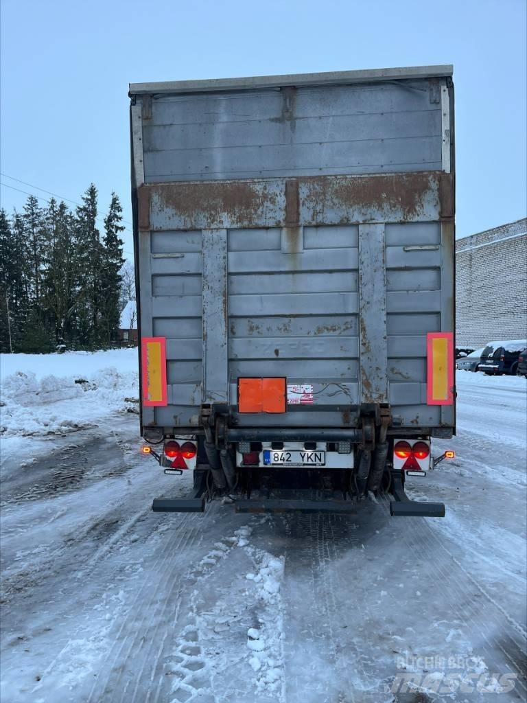 Krone Madel SD 侧帘半挂车