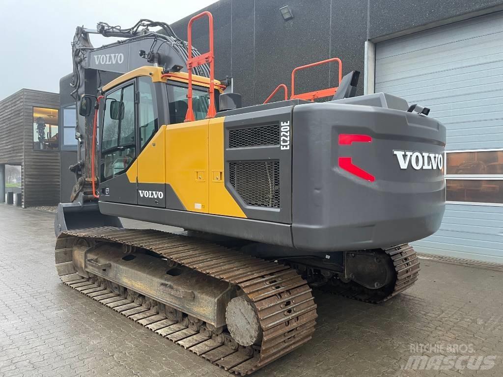 Volvo EC220E 履带挖掘机
