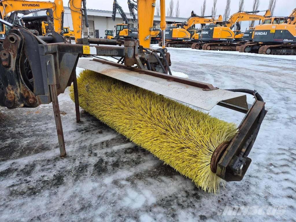 Salo 300 Avoharja 刷子配件