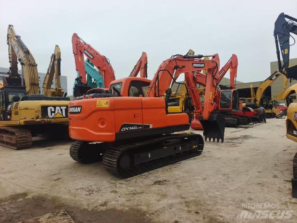 Doosan DX 140 履带挖掘机