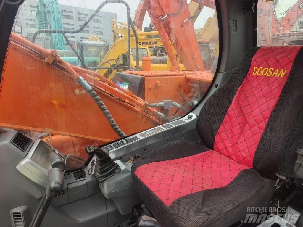 Doosan DX 140 履带挖掘机