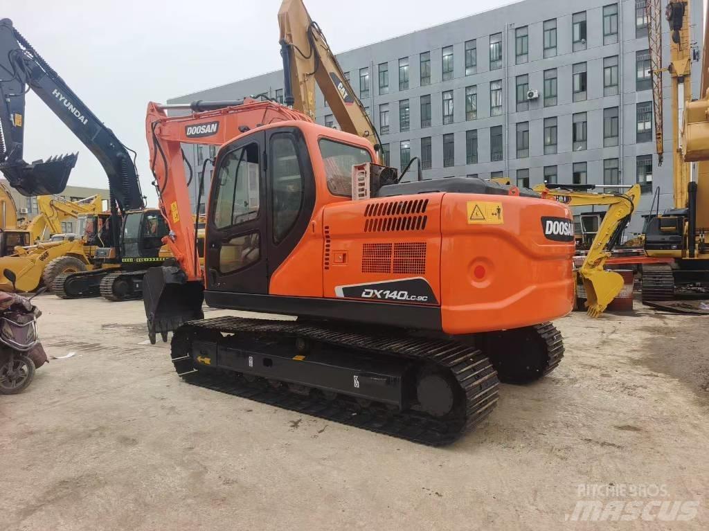 Doosan DX 140 履带挖掘机