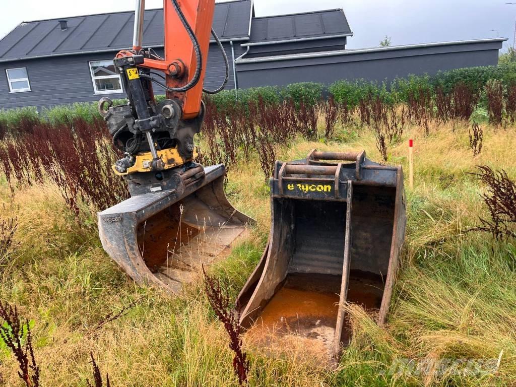 Hitachi ZX 135 US-7 履带挖掘机