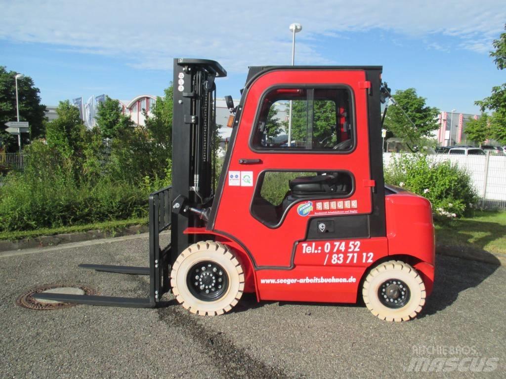 EP EFL 252 电动叉车