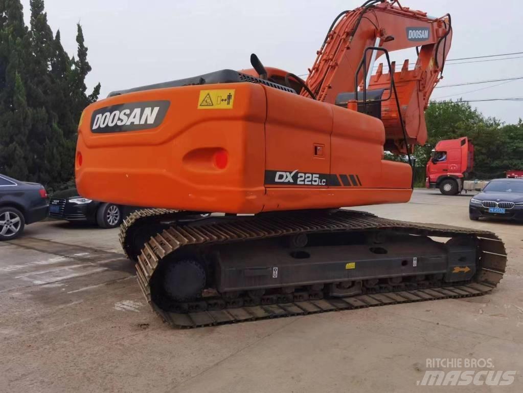 Doosan dx225 履带挖掘机