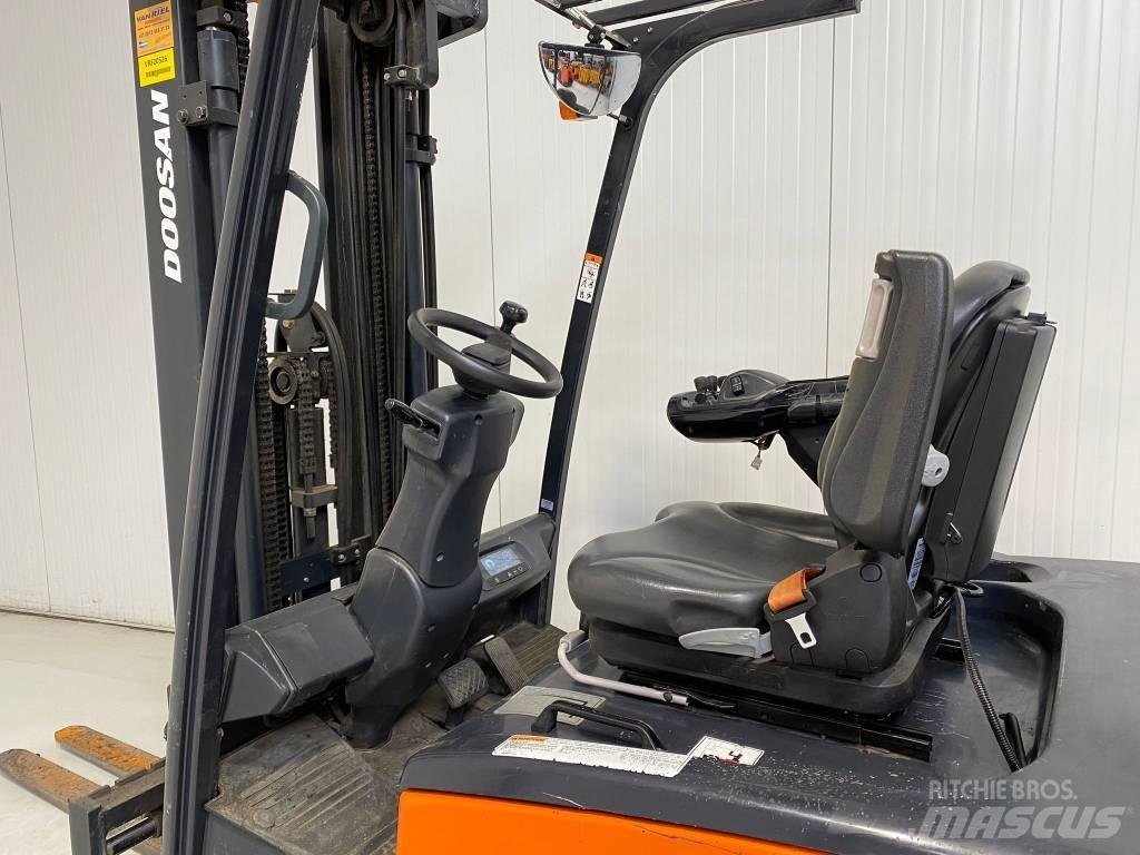 Doosan B20TL-7 电动叉车