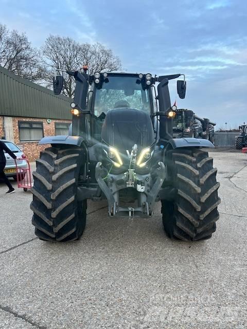 Valtra T 235 D 拖拉机/农用车