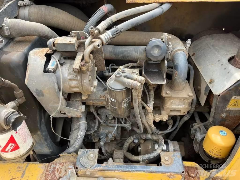 Komatsu PC70-8加长臂 履带挖掘机