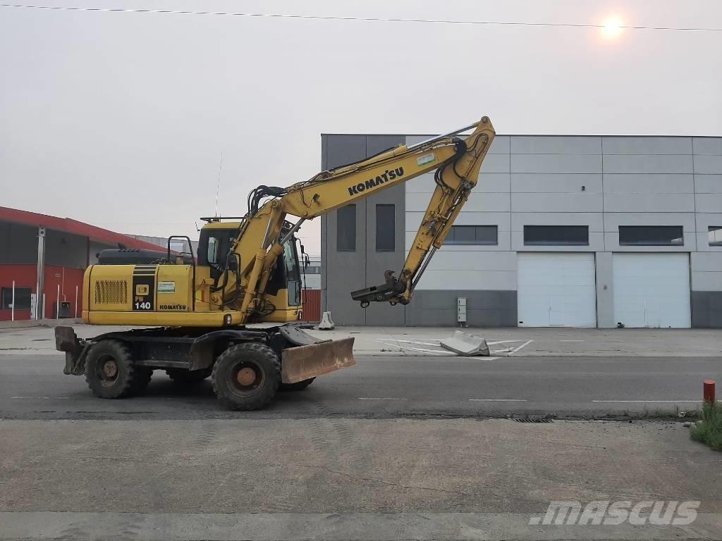 Komatsu PW 140-7 轮式挖掘机