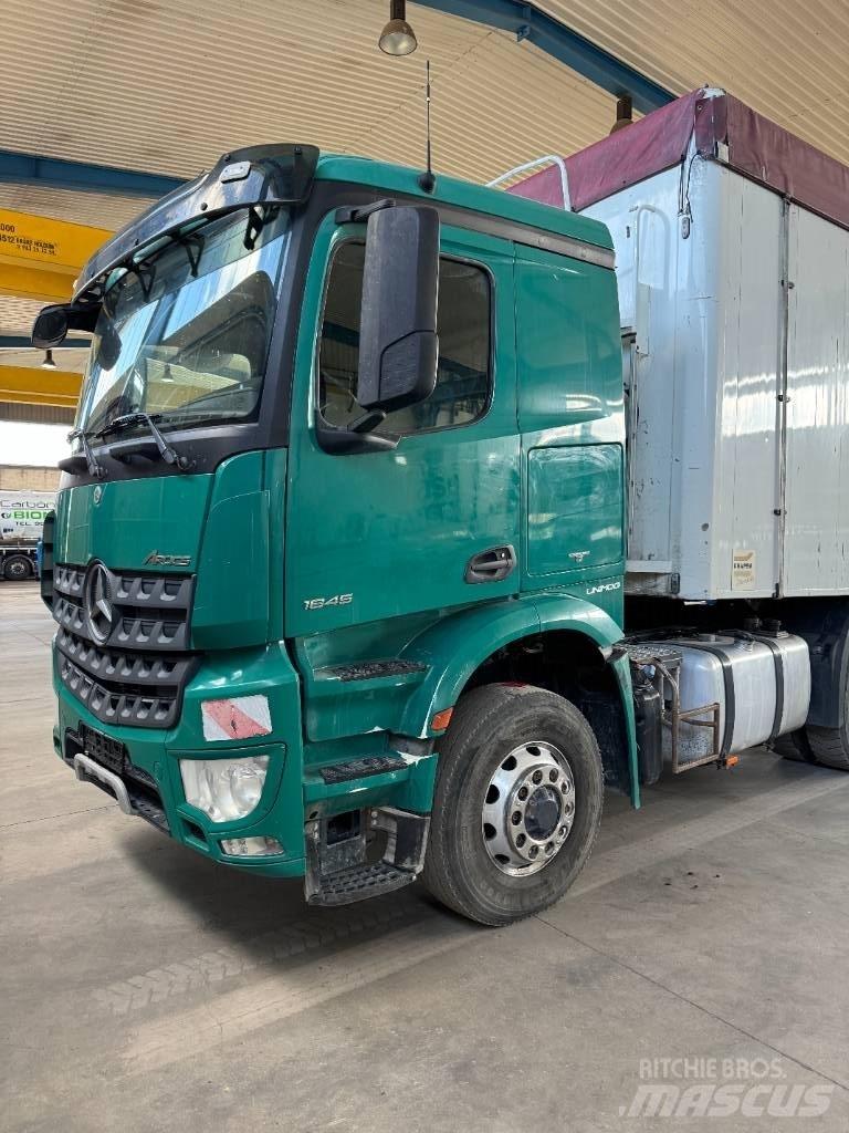 Mercedes-Benz 1845 牵引车