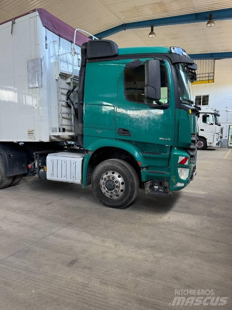 Mercedes-Benz 1845 牵引车
