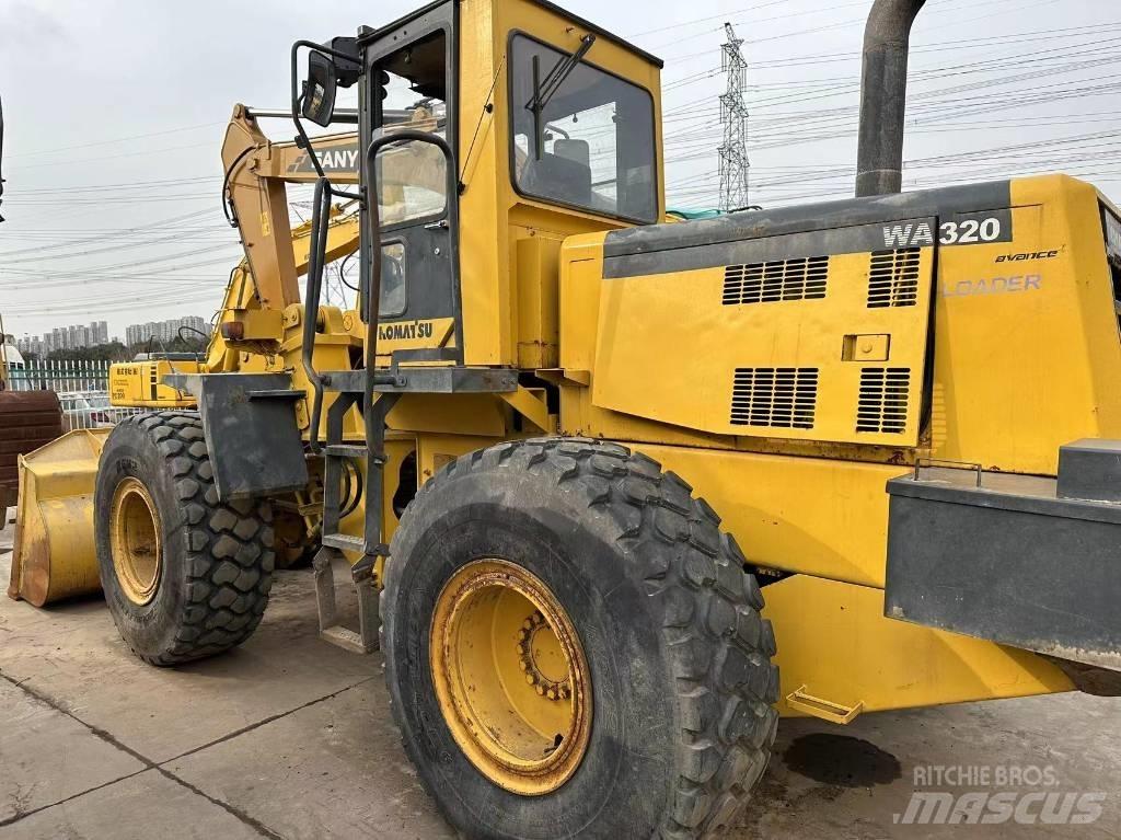Komatsu WA 320 轮式装载机