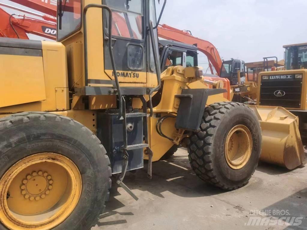 Komatsu WA 320 轮式装载机