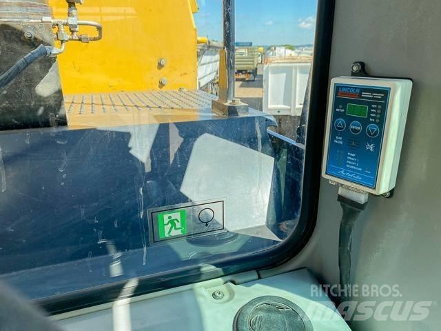 CAT 374F L 履带挖掘机